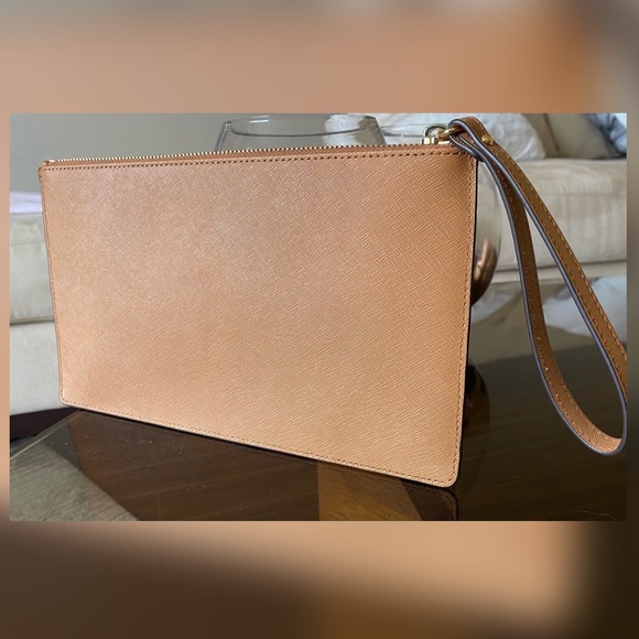 NWOT- Michael Kors leather wristlet / wallet - Picture 2 of 5